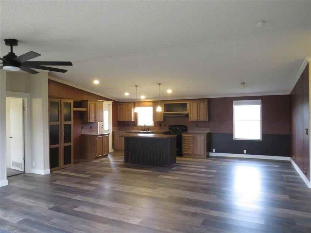 2141 Crockett St - Photo 5 of 26