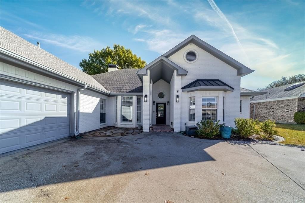 4112 Fairlakes Ct - Photo 5 of 35