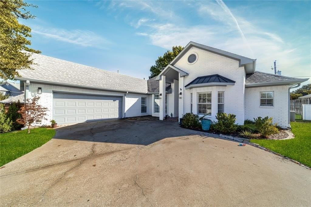 4112 Fairlakes Ct - Photo 6 of 35