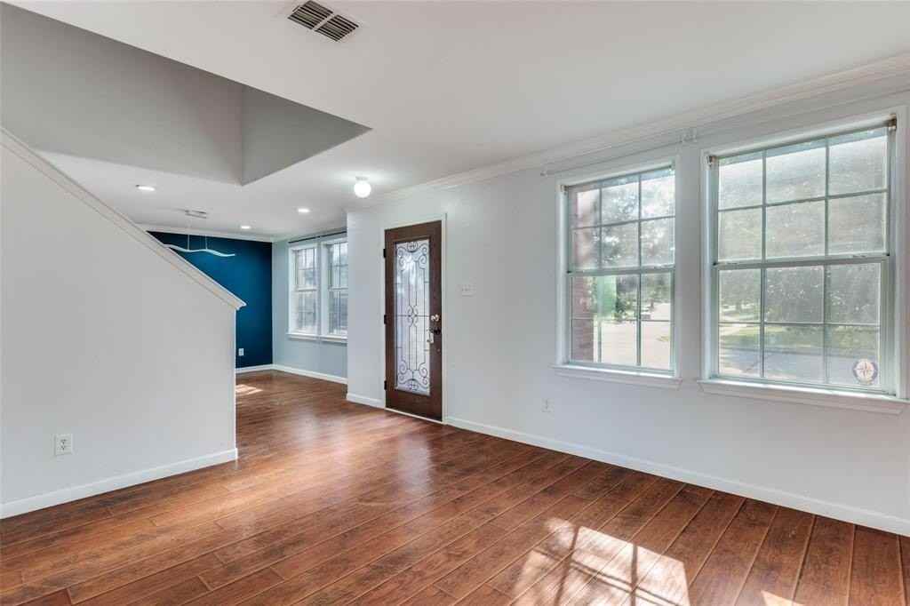 320 Mesa Verde Way - Photo 2 of 24