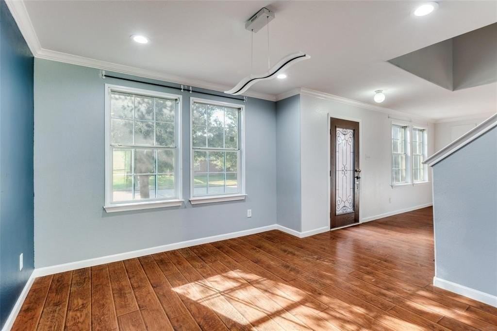 320 Mesa Verde Way - Photo 3 of 24