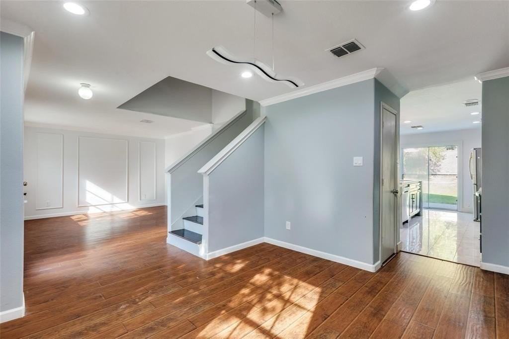 320 Mesa Verde Way - Photo 4 of 24