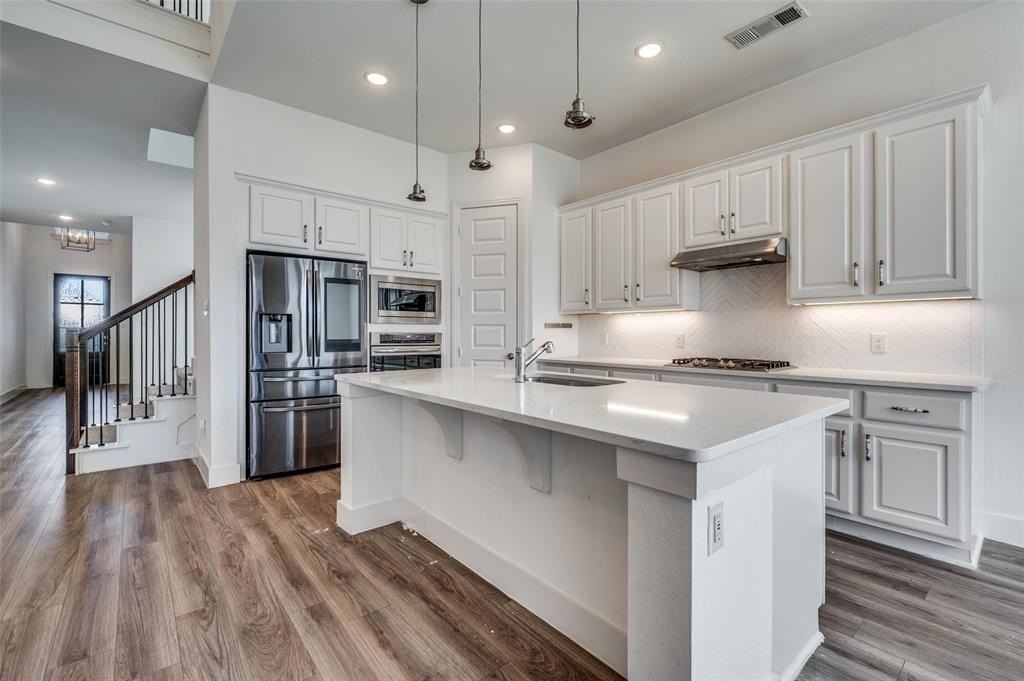 3815 Blue Yucca Ln - Photo 5 of 37