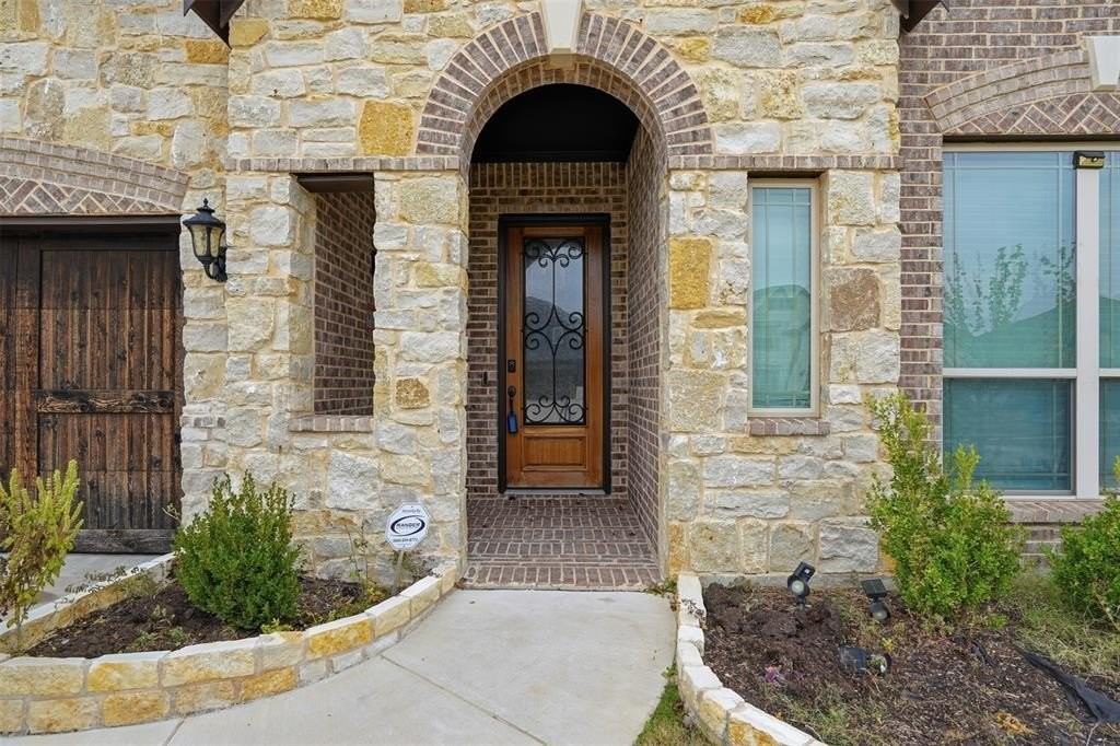 2604 Dylan Ln - Photo 2 of 33