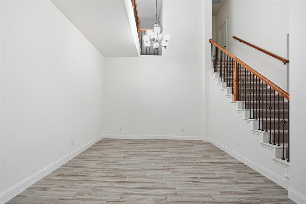 2604 Dylan Ln - Photo 5 of 33