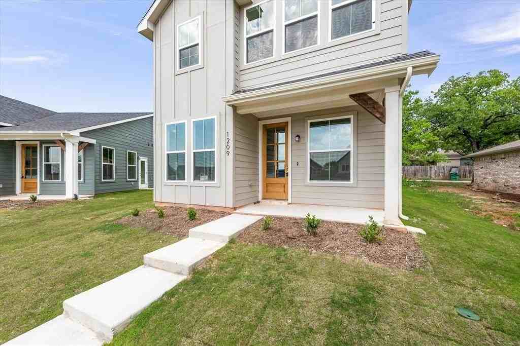 1215 Chestnut Ct - Photo 4 of 28