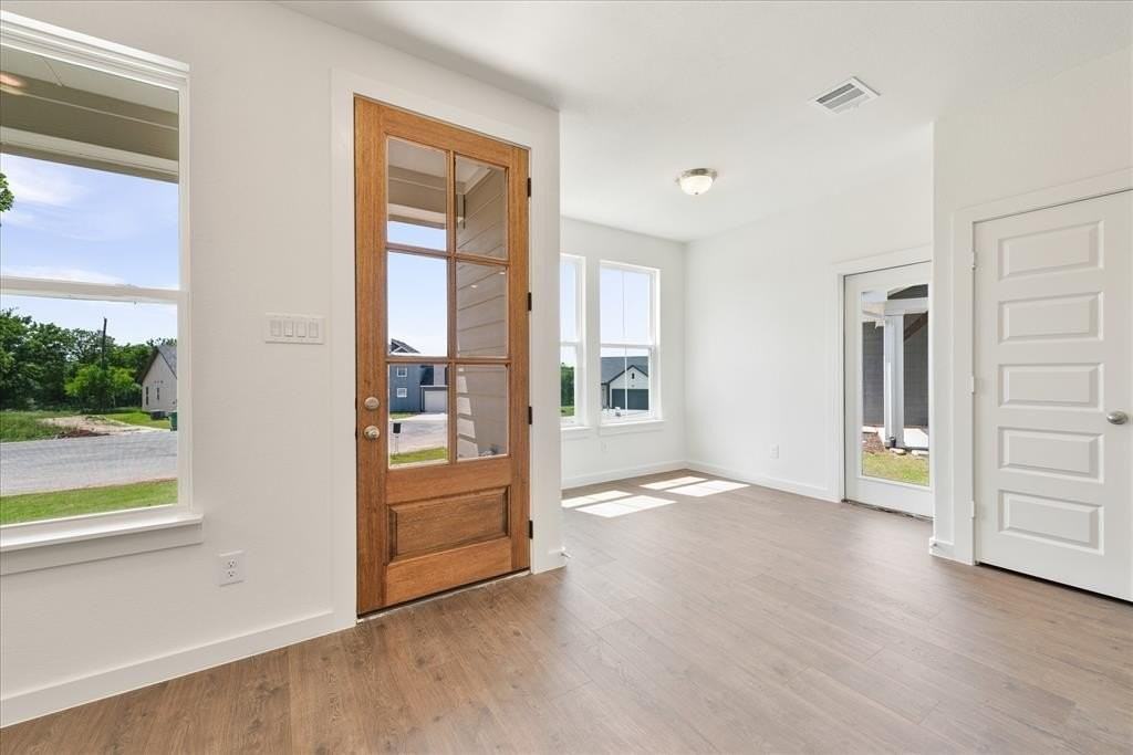 1215 Chestnut Ct - Photo 5 of 28