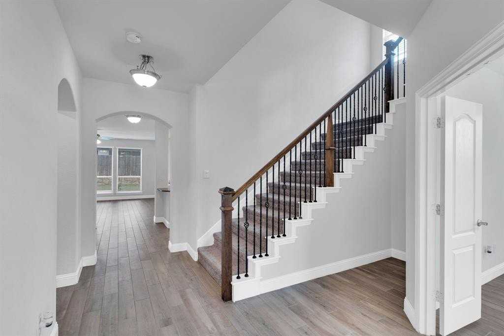 174 Half Moon Dr - Photo 5 of 38