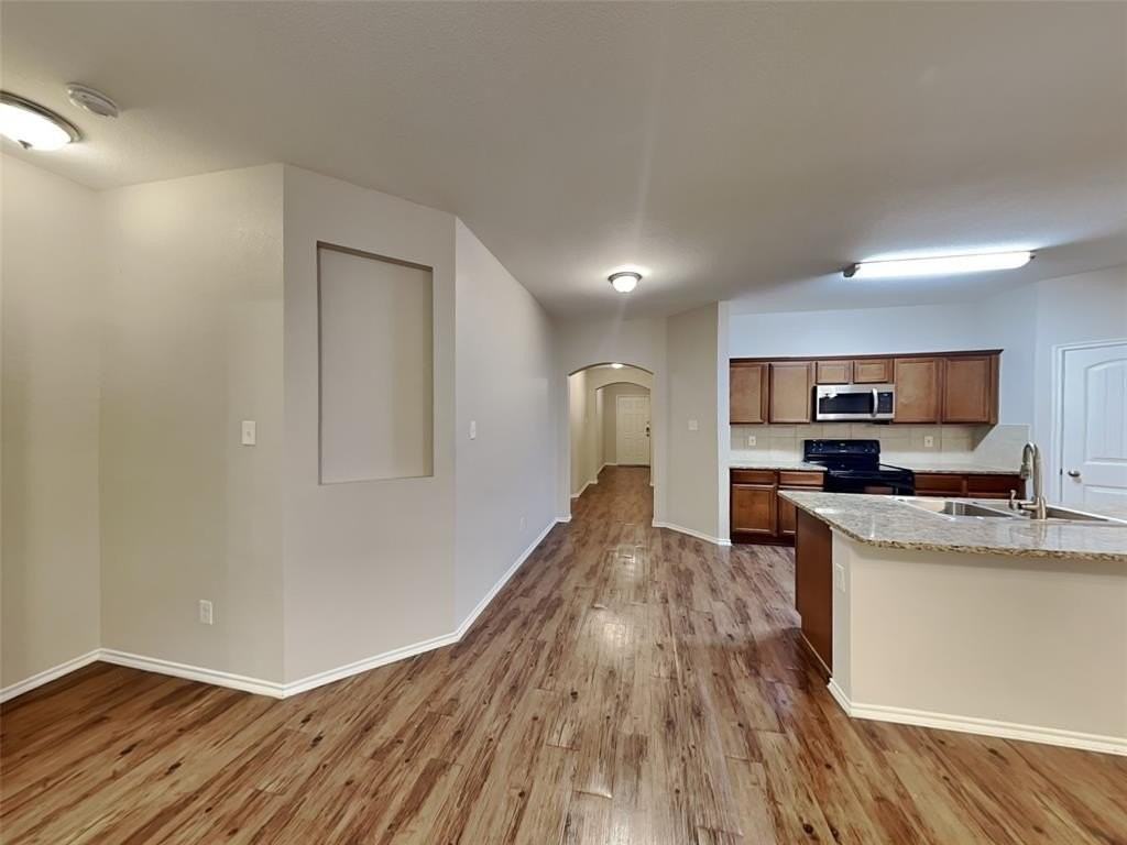 3025 Iris Dr - Photo 3 of 23