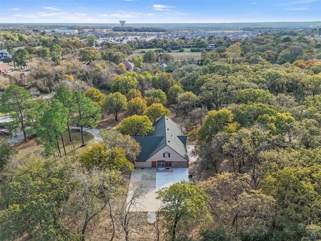 1522 Oakwood Dr - Photo 3 of 40