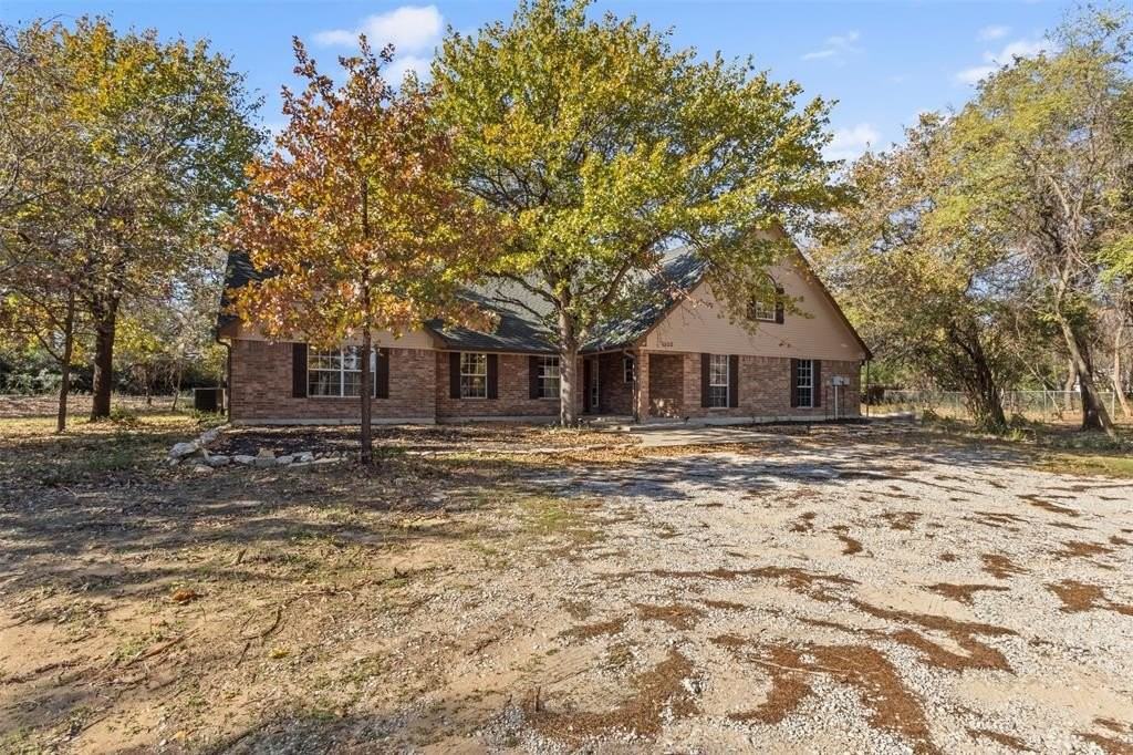 1522 Oakwood Dr - Photo 4 of 40