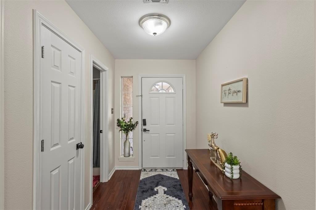 1522 Oakwood Dr - Photo 5 of 40