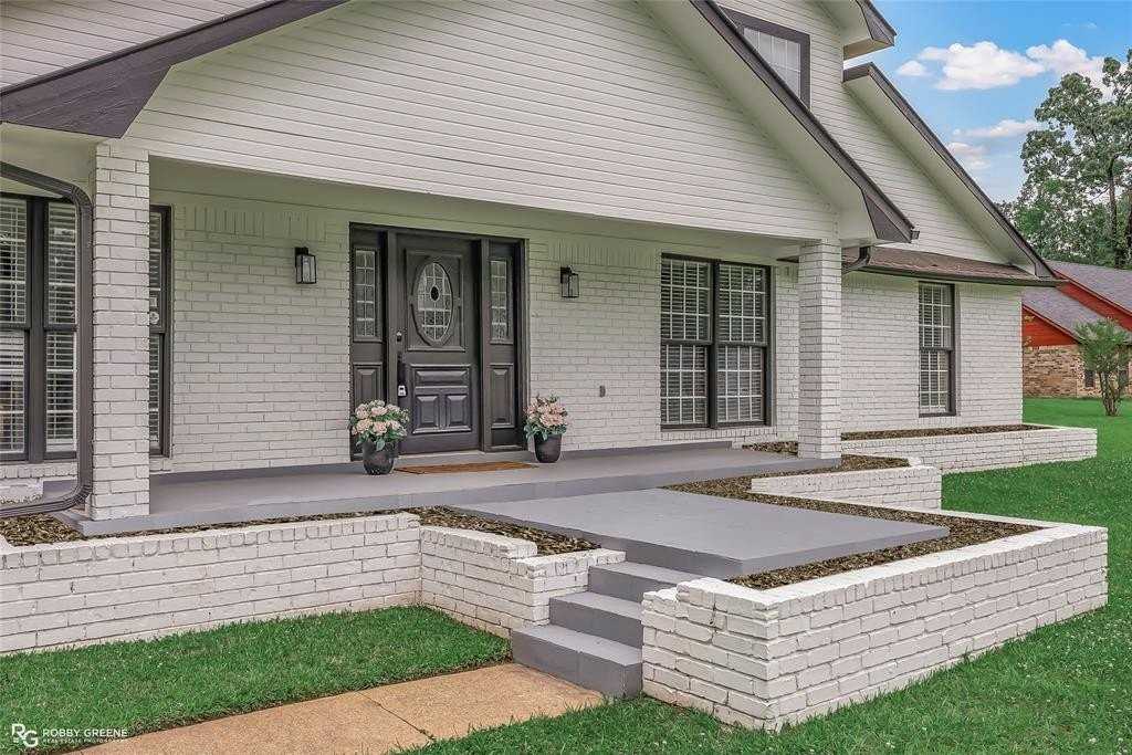 4131 Waller Dr - Photo 3 of 40