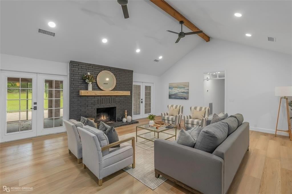 4131 Waller Dr - Photo 4 of 40