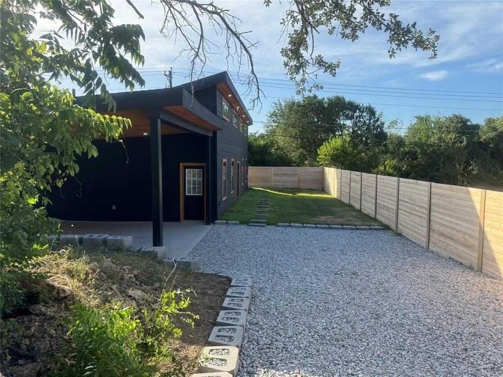 2806 Beechwood St - Photo 3 of 13