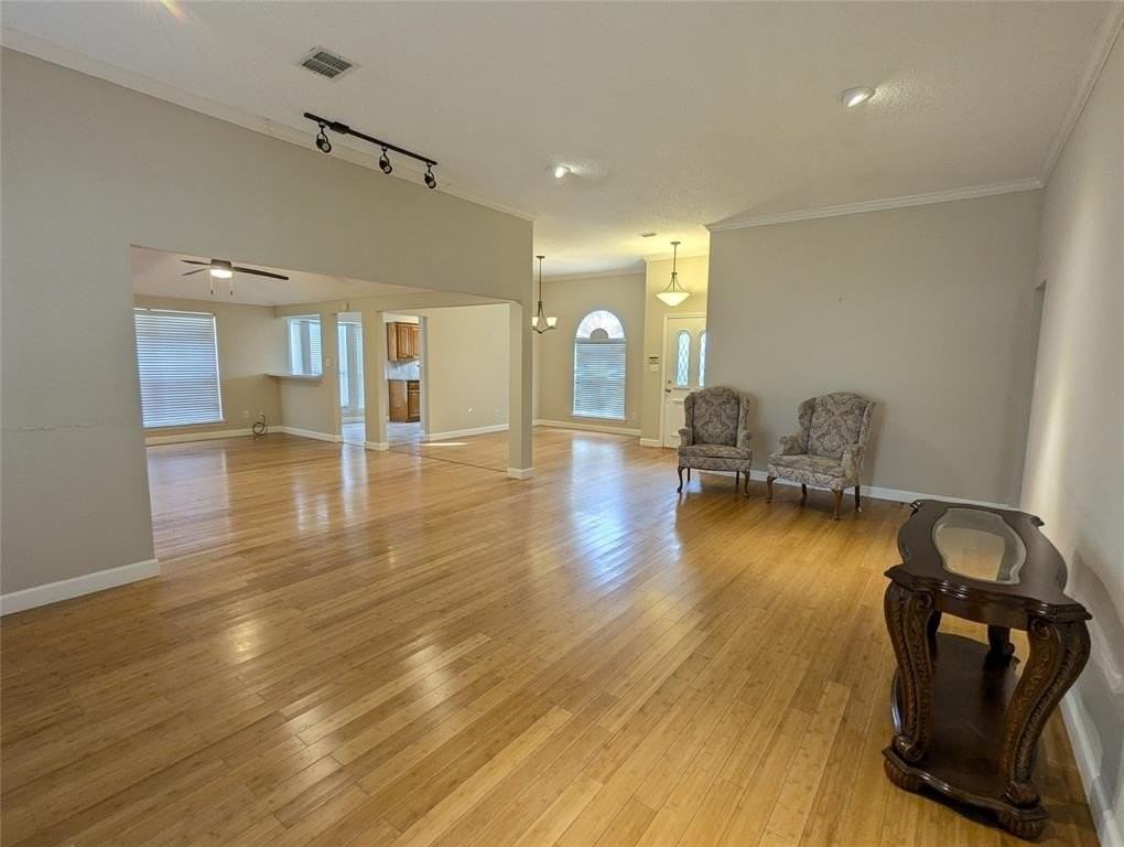 6019 Mapleshade Ln - Photo 3 of 14