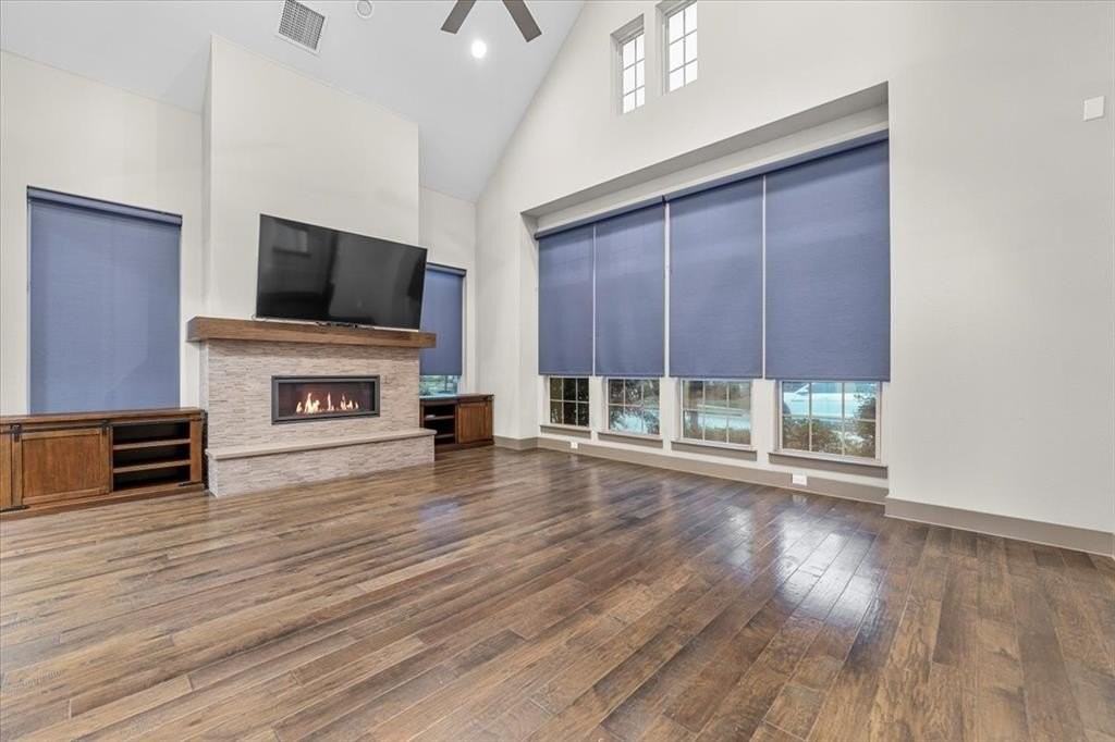 7112 Royal View Drive - Photo 4 of 40