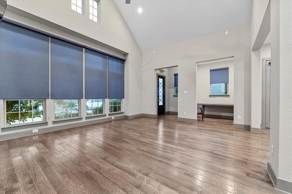 7112 Royal View Drive - Photo 5 of 40