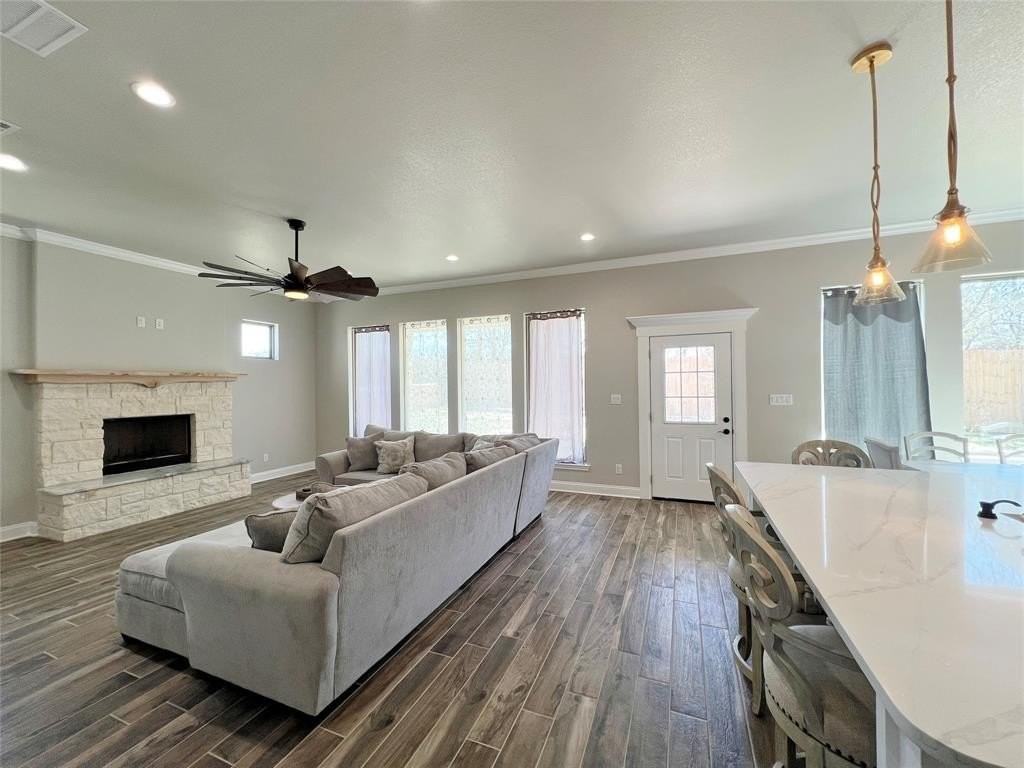 101 Hearthstone Ct - Photo 6 of 32