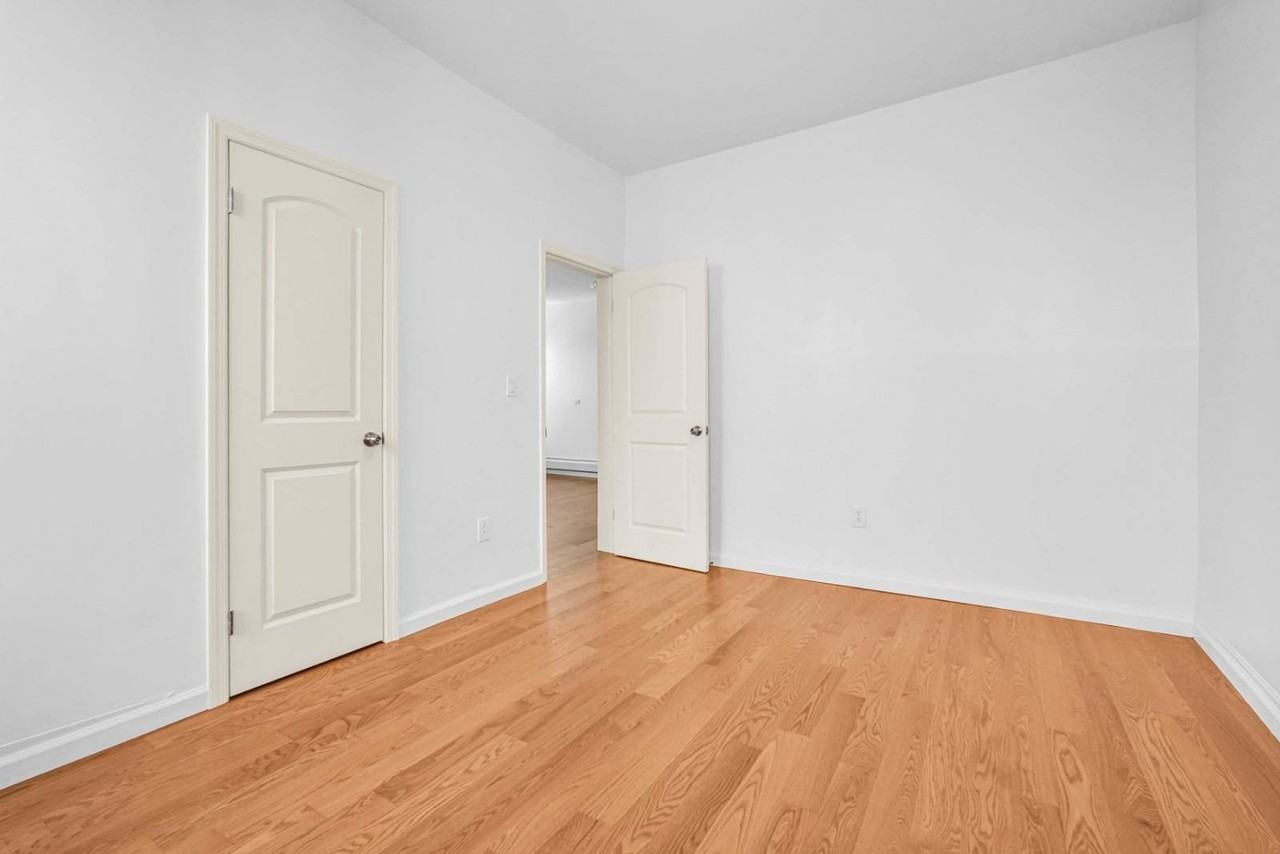 71-32 Fresh Pond Road - Photo 3 of 23