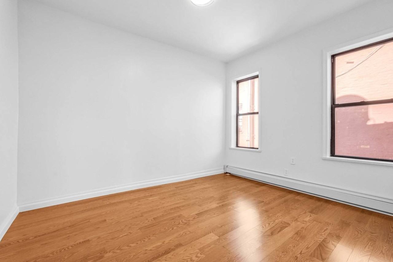 71-32 Fresh Pond Road - Photo 4 of 23