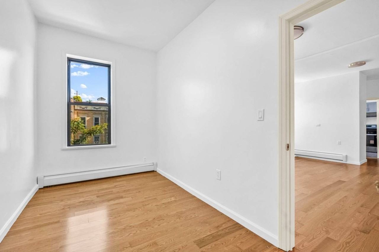 71-32 Fresh Pond Road - Photo 5 of 23