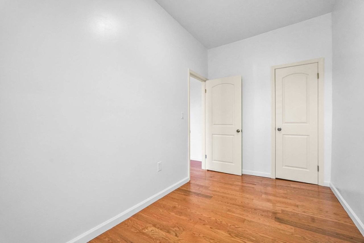 71-32 Fresh Pond Road - Photo 6 of 23