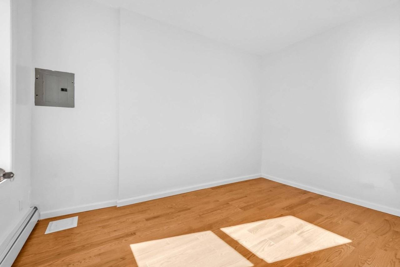 71-32 Fresh Pond Road - Photo 7 of 23