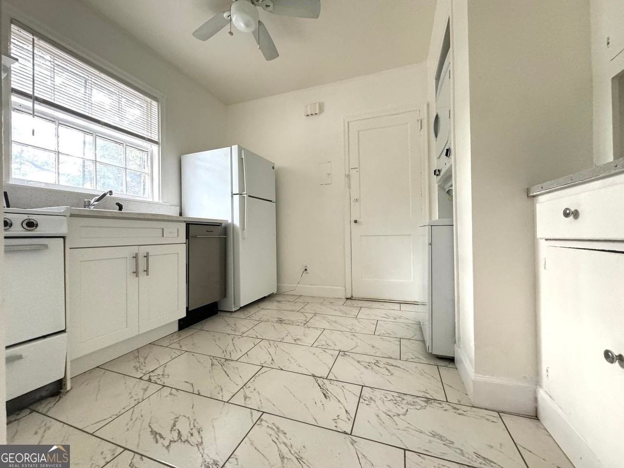 72 Delmont Drive Northeast - Photo 5 of 14