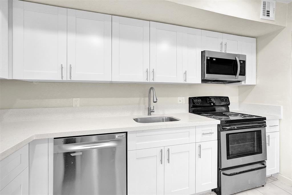 4218 Inverrary Boulevard #95B - Photo 5 of 36