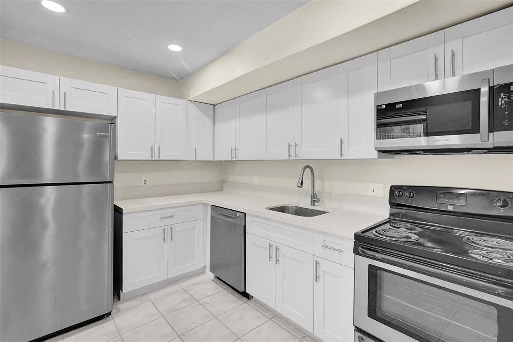 4218 Inverrary Boulevard #95B - Photo 6 of 36