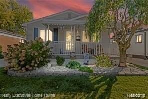 19430 Williamson St - Photo 3 of 23