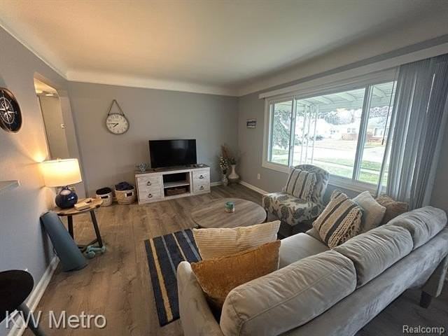 22216 Revere St - Photo 2 of 12