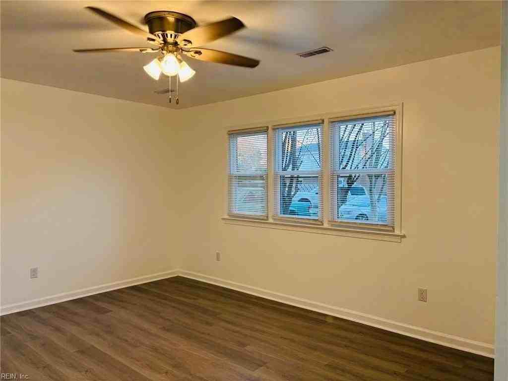 4 Pilgrim Ct - Photo 3 of 35