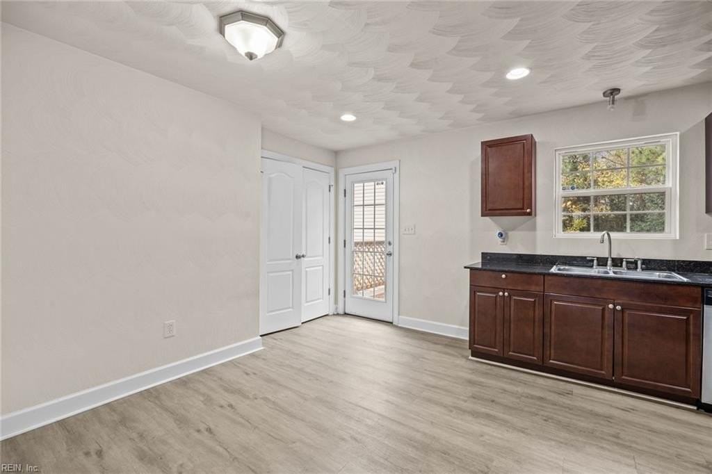 8057 W Glen Rd - Photo 4 of 29