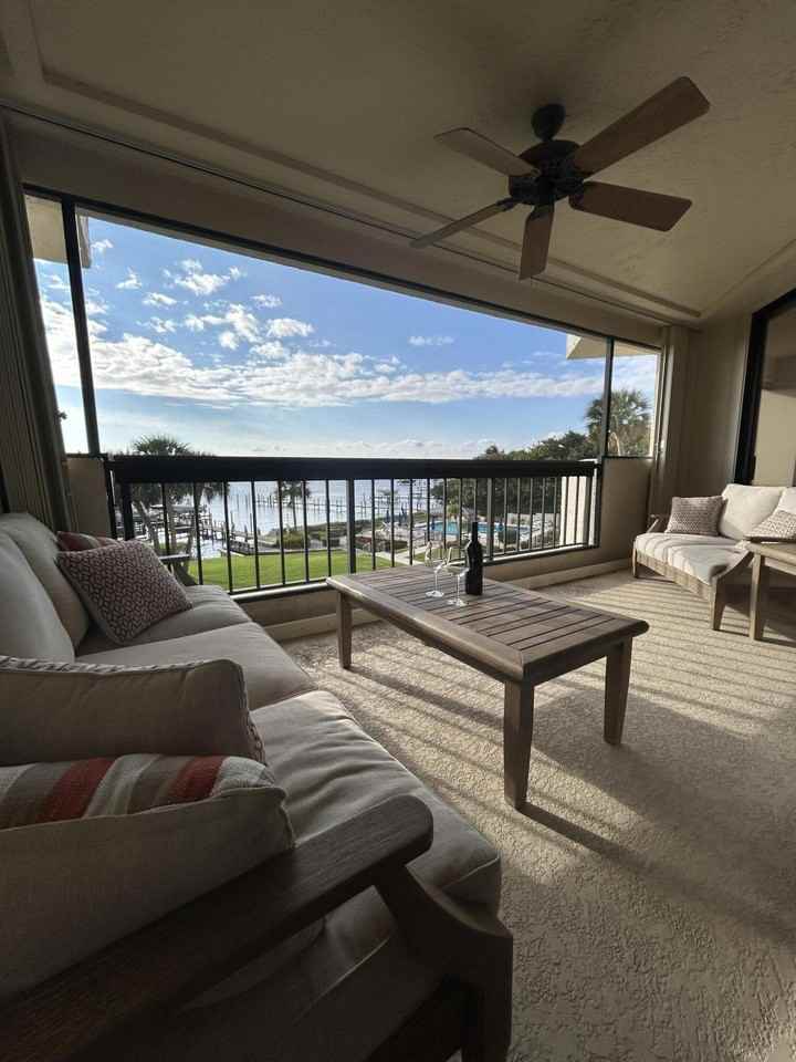 625 Northwest North River Drive #303 - Photo 5 of 41