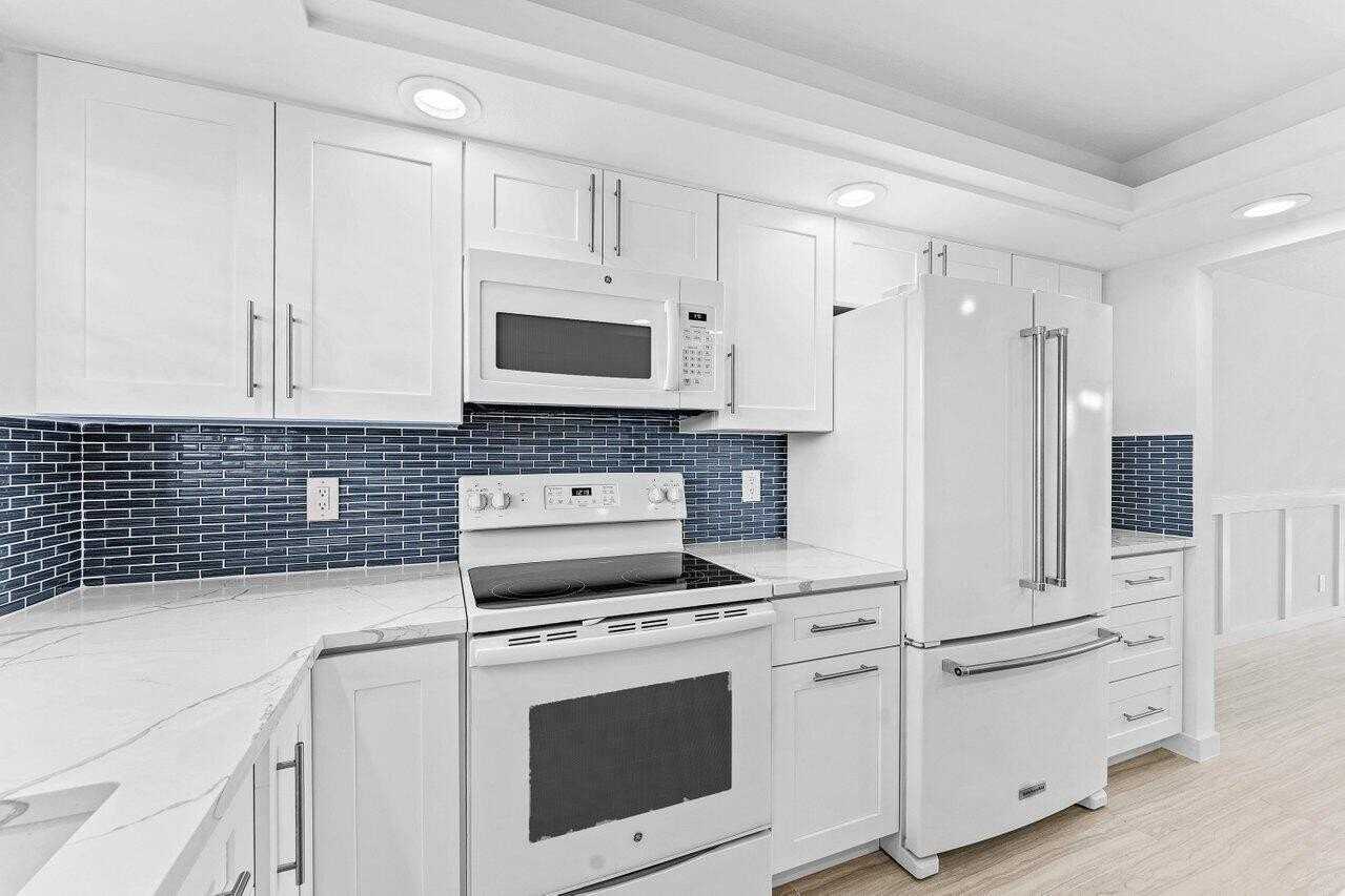 2004 S Federal Hwy #D403 - Photo 6 of 35