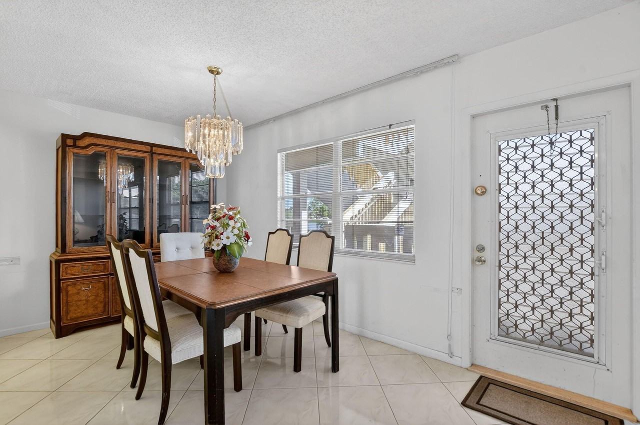 2035 Ainslie C - Photo 5 of 50