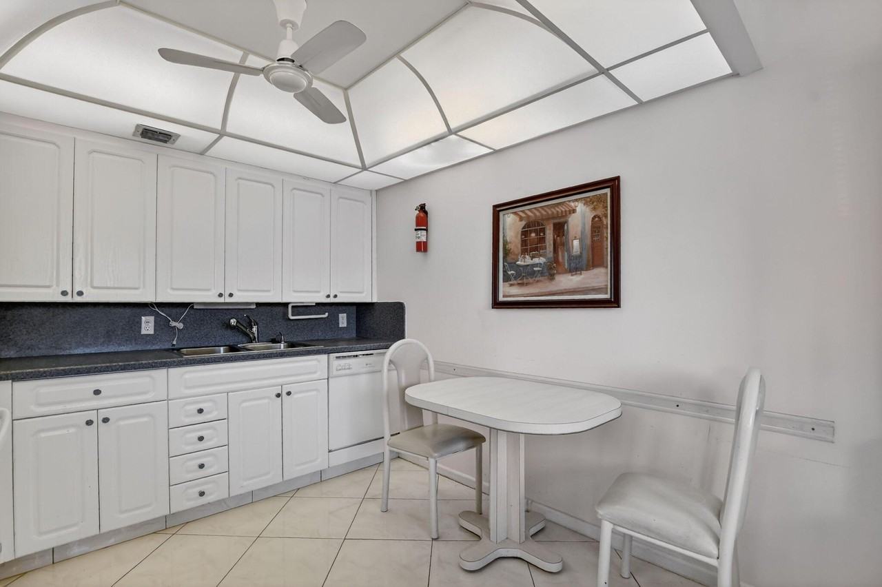 2035 Ainslie C - Photo 7 of 50