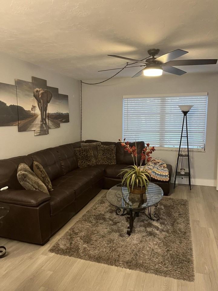 143 West Ct - Photo 7 of 38