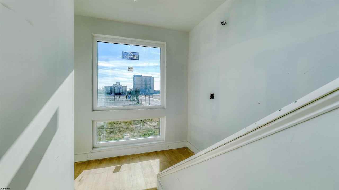 107 S Kentucky Ave - Photo 5 of 34