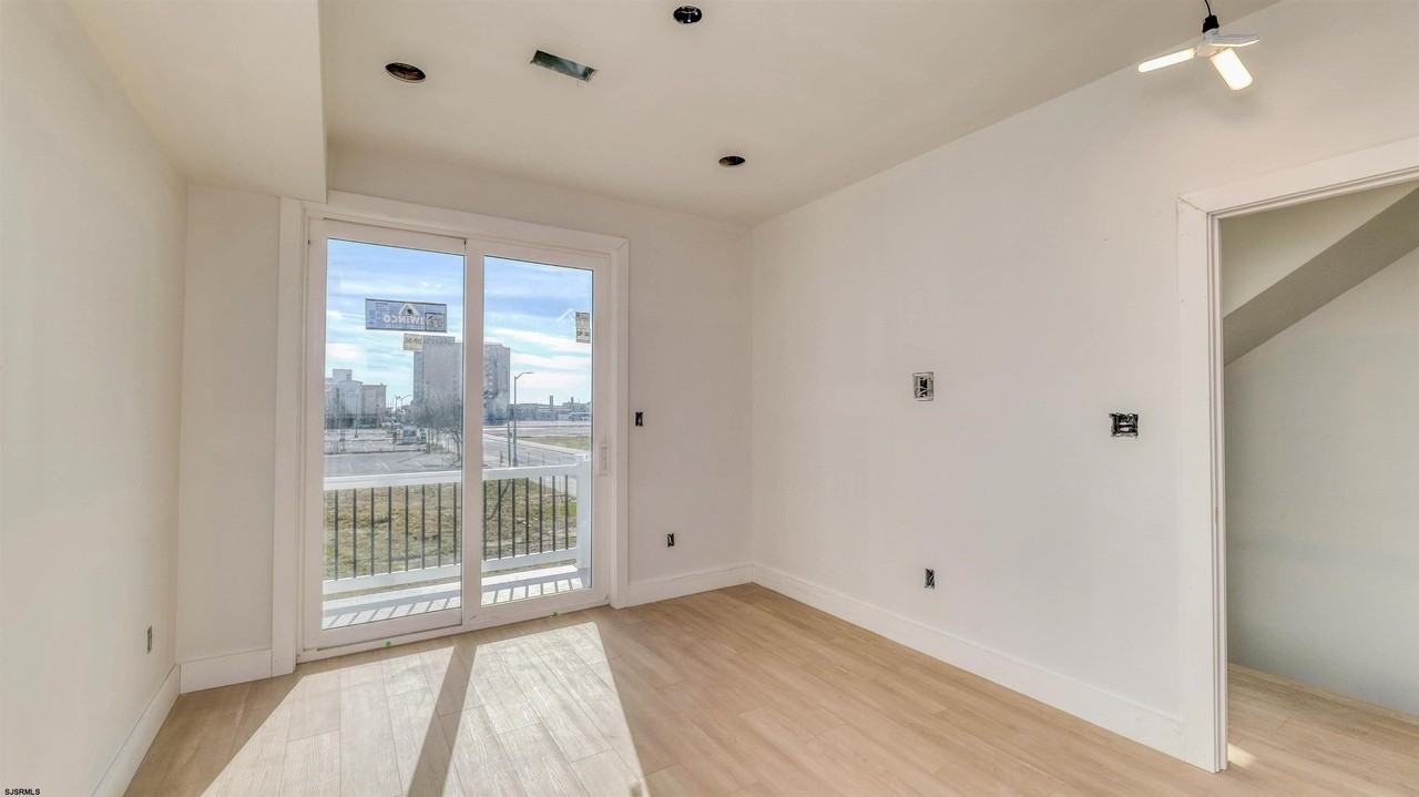 107 S Kentucky Ave - Photo 7 of 34