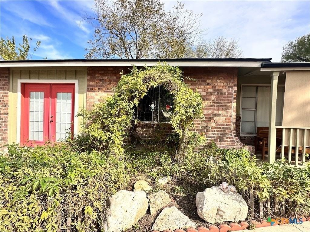 421 Broadway St - Photo 3 of 31