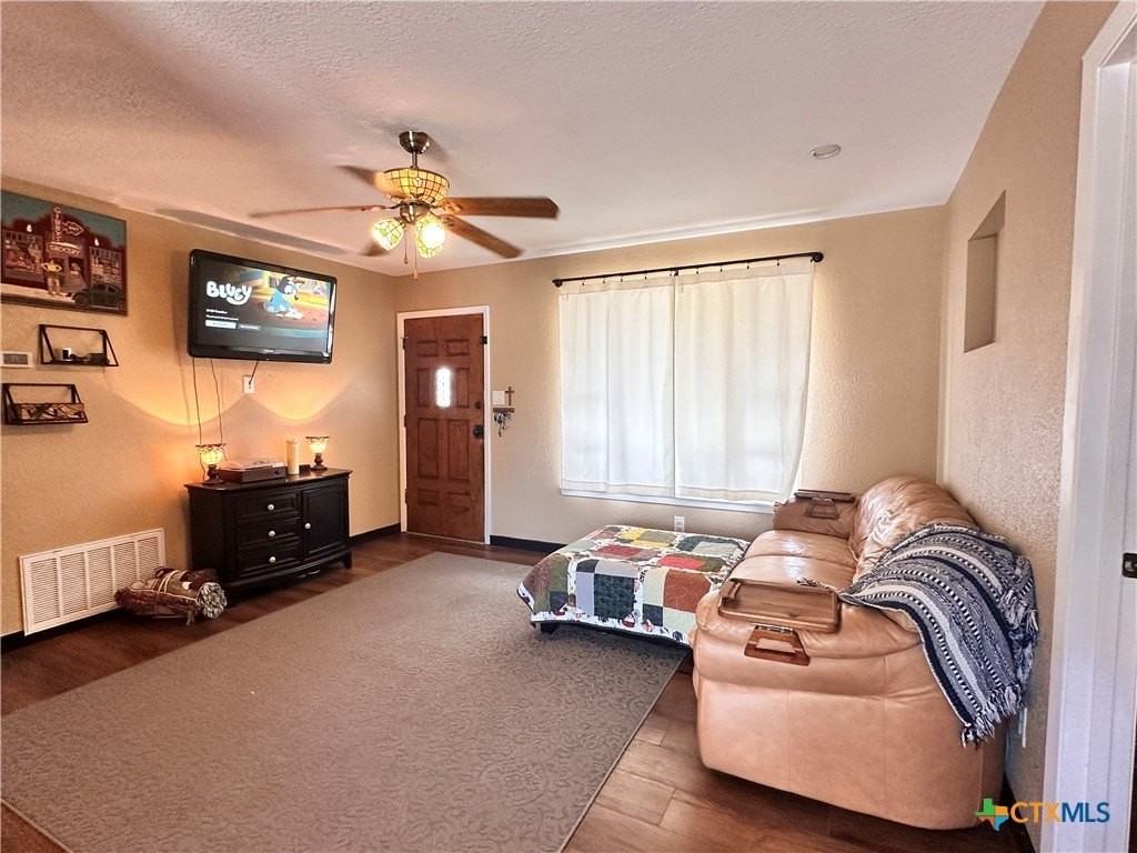 421 Broadway St - Photo 4 of 31