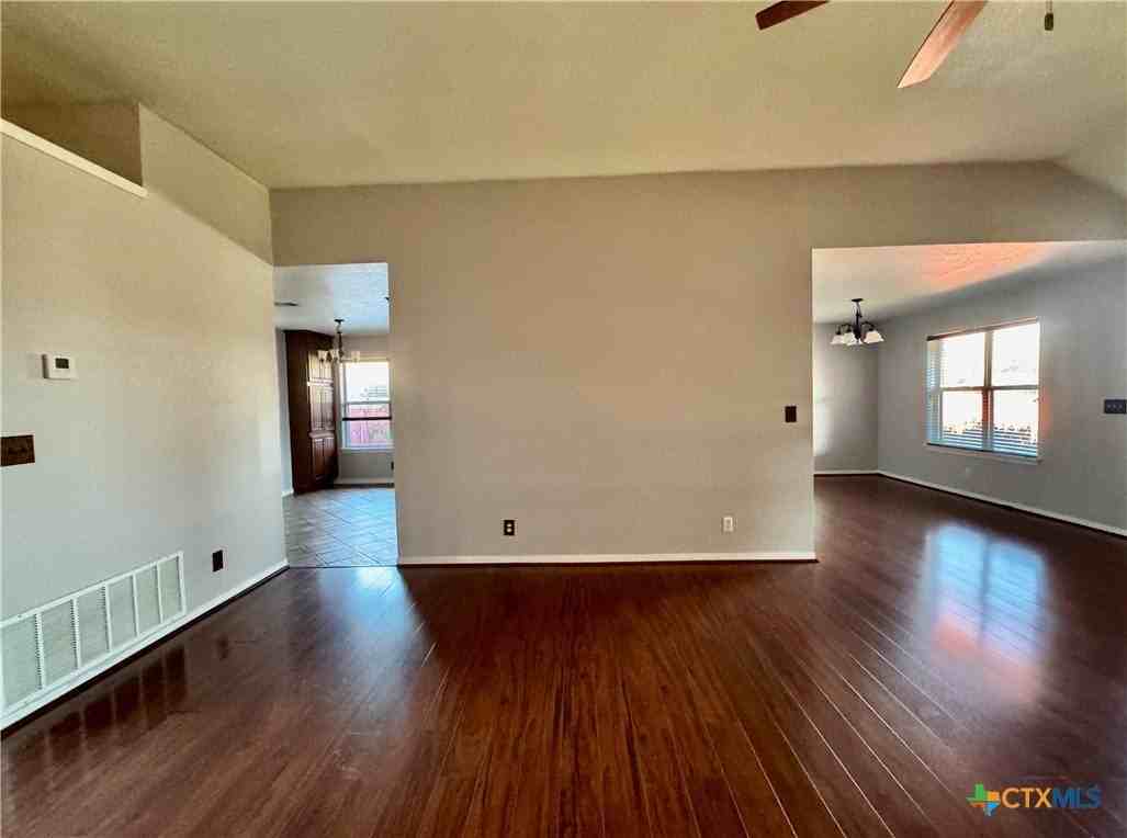 5502 Golden Dr - Photo 6 of 32