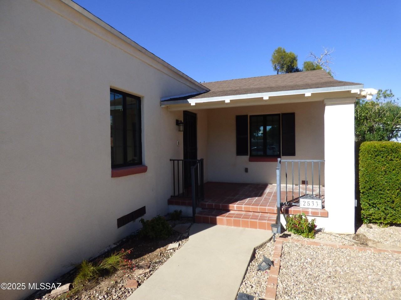 2533 East 3rd Street - Photo 3 of 23