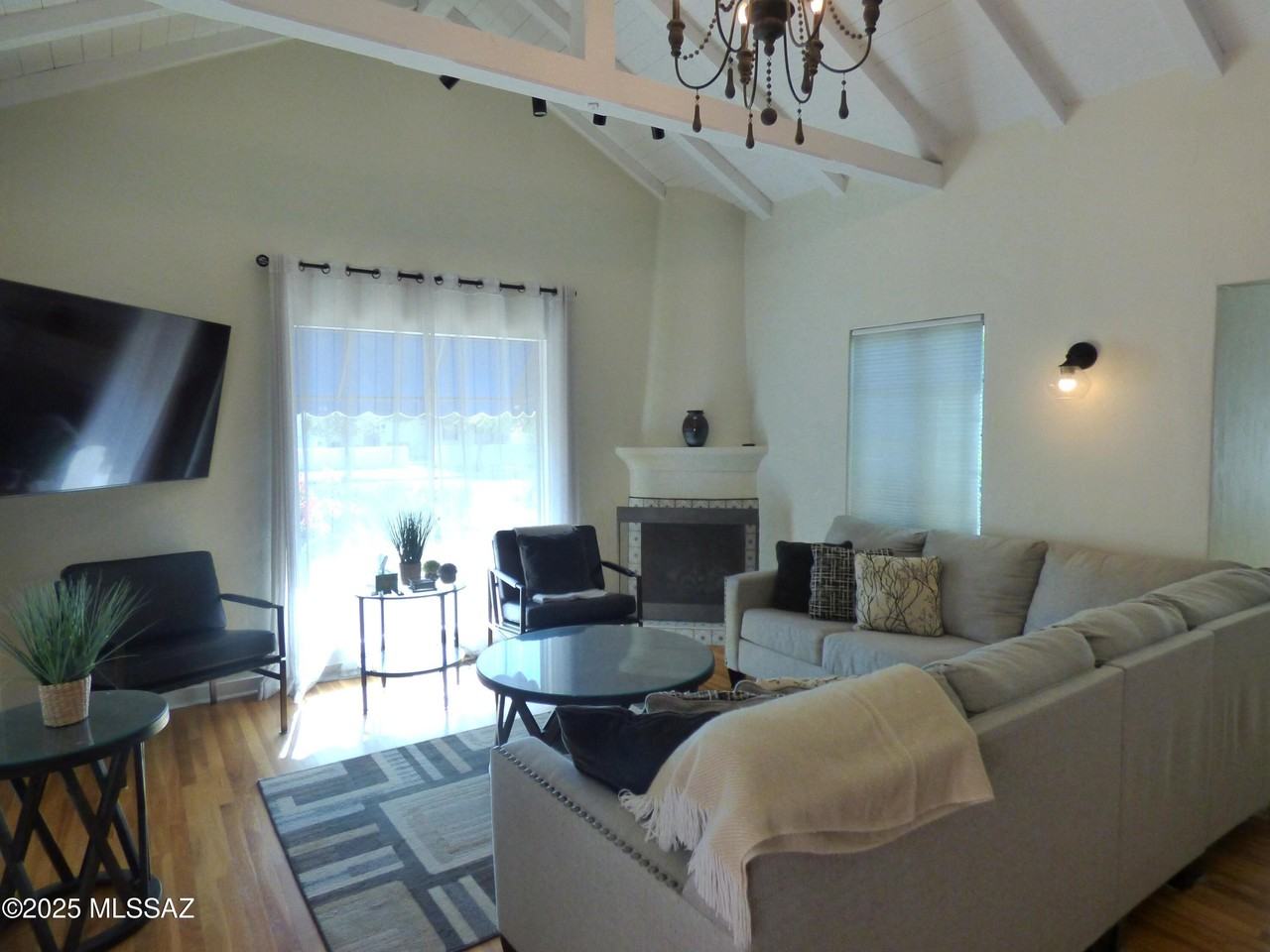 2533 East 3rd Street - Photo 4 of 23