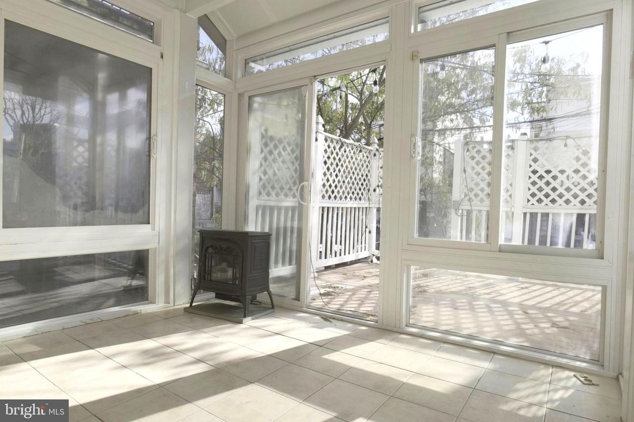 128 Thomas Street Northwest #A - Photo 6 of 23