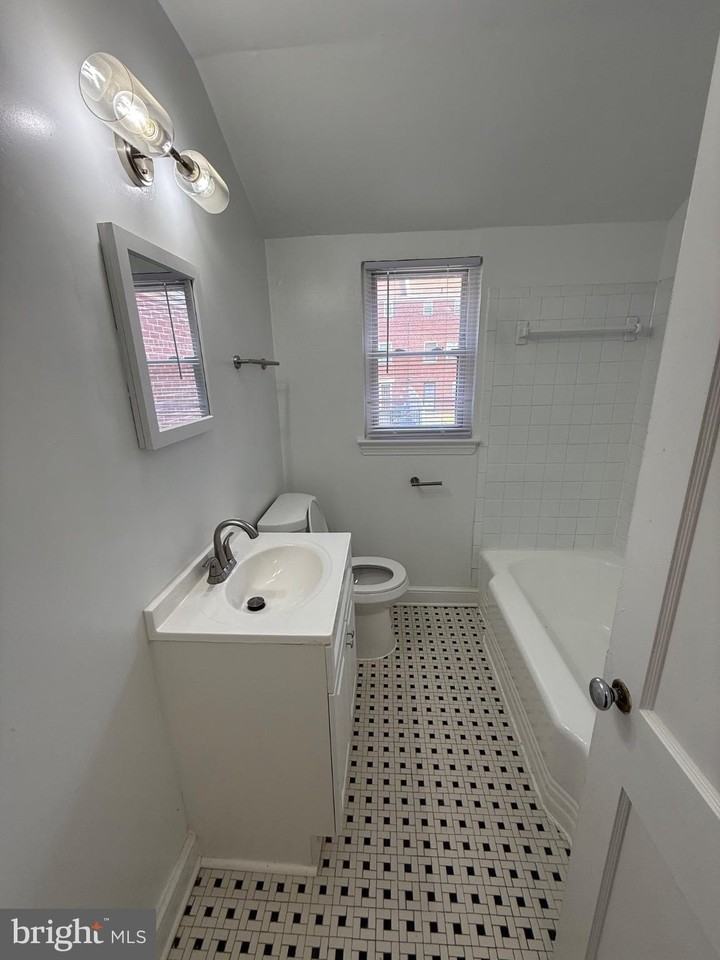 374 Chaplin St Se - Photo 7 of 23