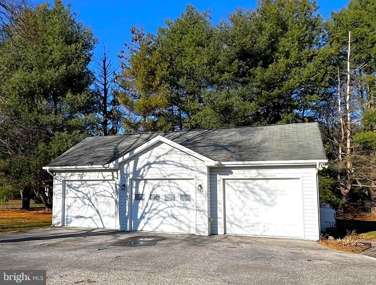 205 Cedar Beach Drive - Photo 2 of 50